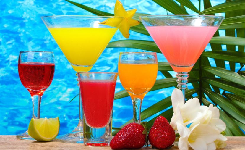 Colorful cocktails and fruits