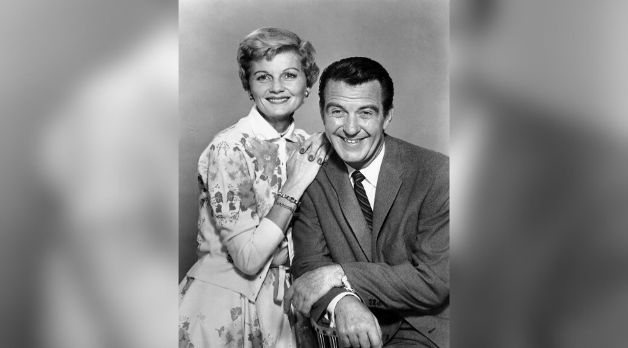 Photo of Barbara Billingsley and Hugh Beaumont as June and Ward Cleaver from the television program Leave it to Beaver